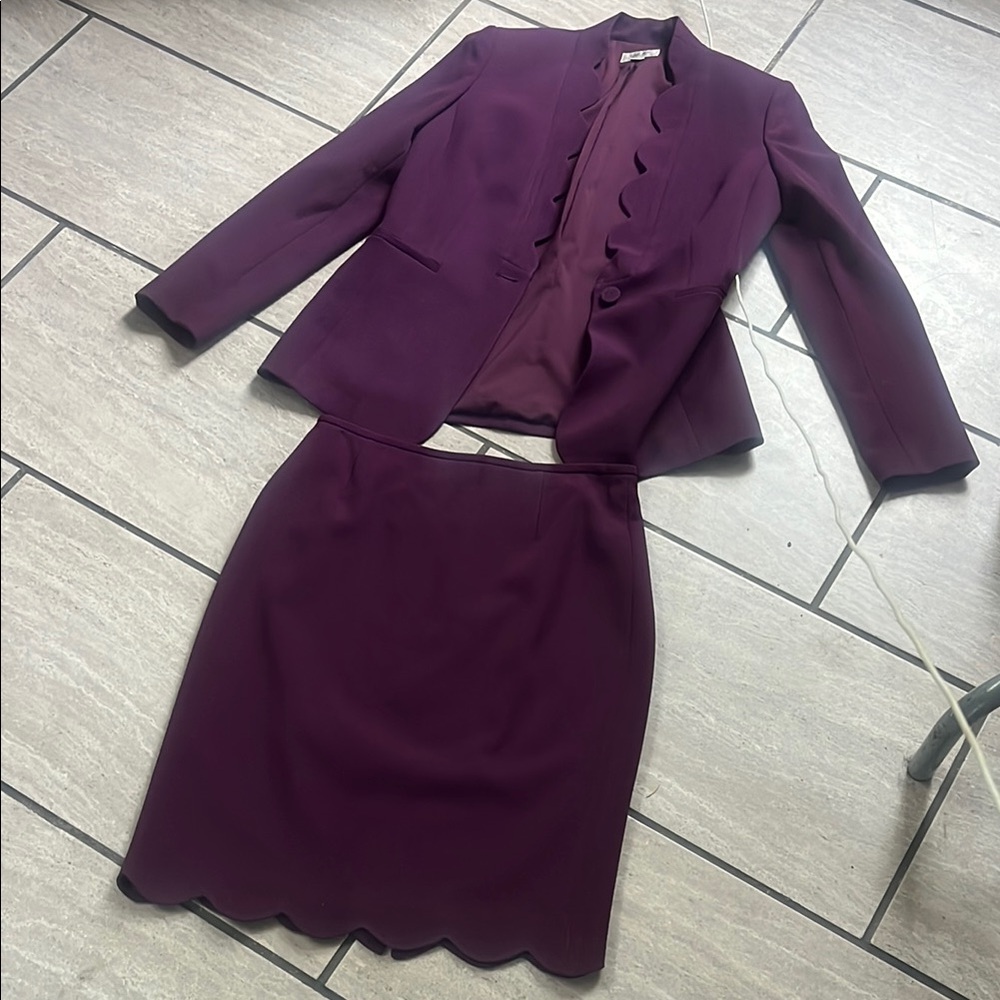 Tahari Plum Purple Scallop Trim Skirt Suit Set